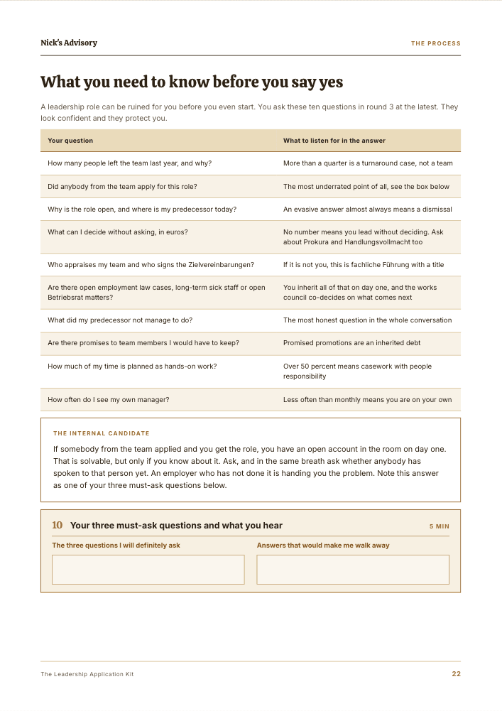 Guide page “What you need to know about the team before you accept”: ten questions for the employer with a column on what to watch for in the answer, plus fillable fields for your three must-ask questions.